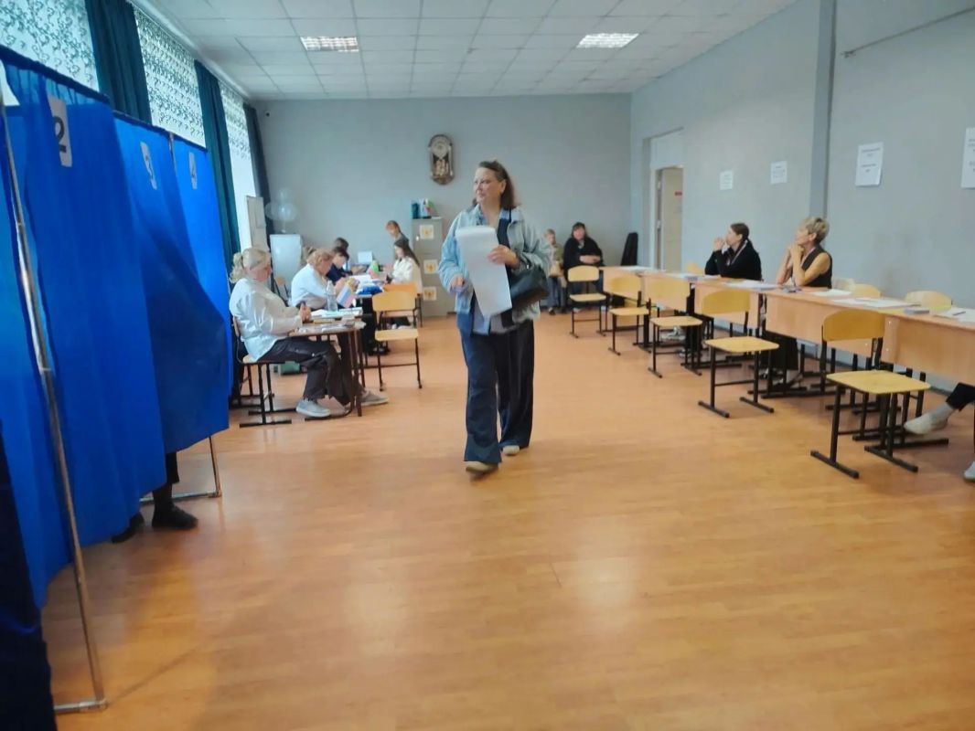 Министр финансов Забайкальского края Вера Антропова вместе с коллегами приняла участие в выборах депутатов Государственной Думы РФ Министр финансов Забайкальского края Вера Антропова вместе с коллегами приняла участие в выборах депутатов Государственной Думы РФ