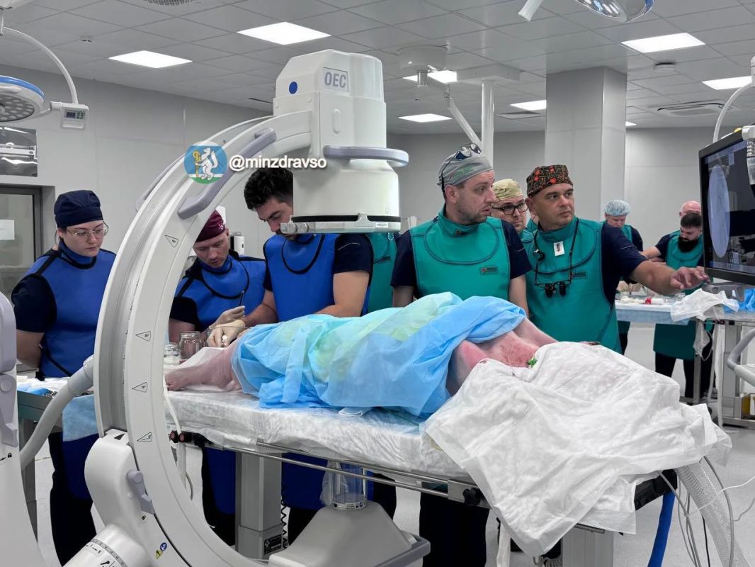 Уральские хирурги учат всю Россию: врачи Госпиталя для ветеранов войн стали главными наставниками масштабного практикума!