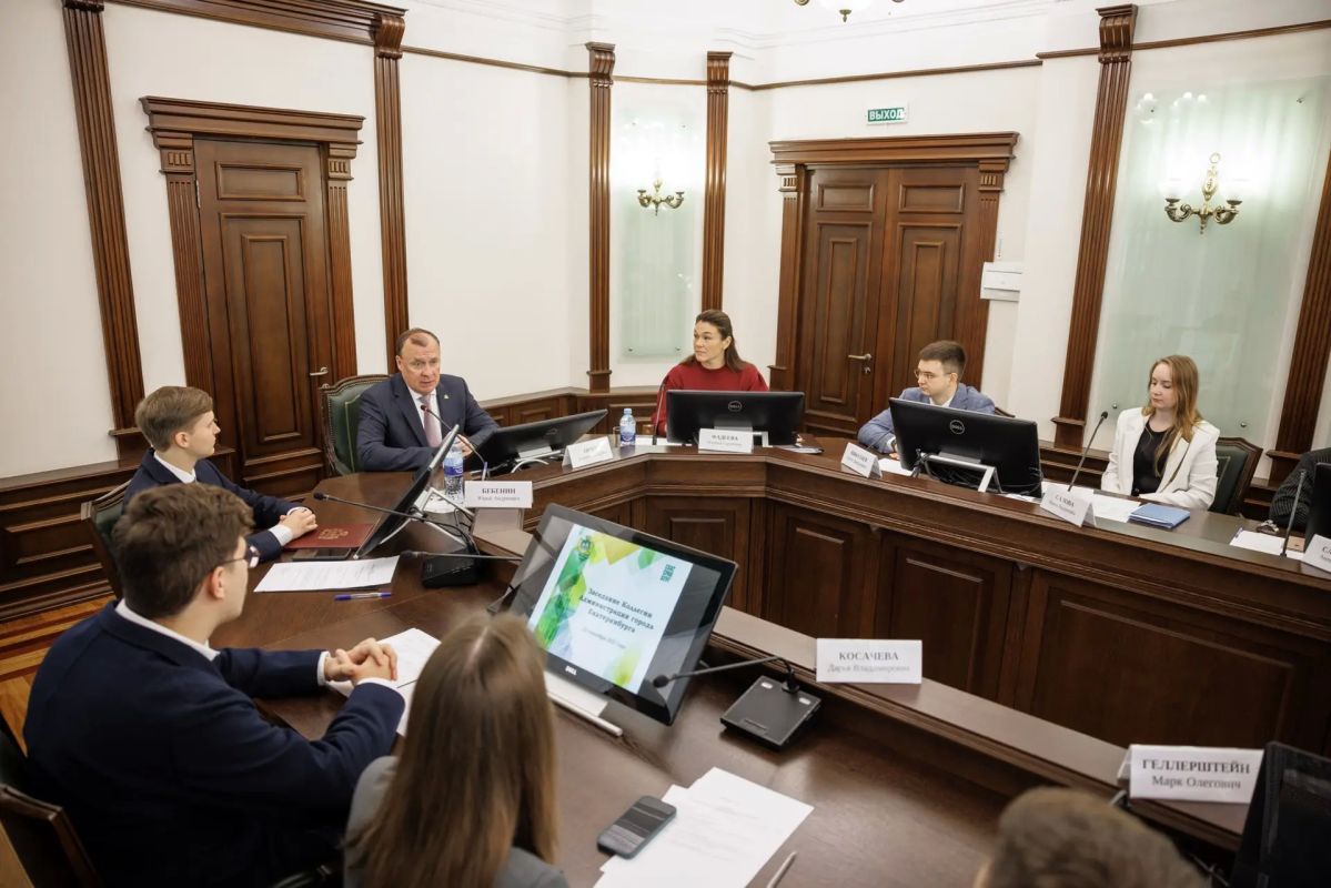 Алексей Орлов: Ровно год назад была сформирована Молодёжная администрация города Екатеринбурга Алексей Орлов: Ровно год назад была сформирована Молодёжная администрация города Екатеринбурга