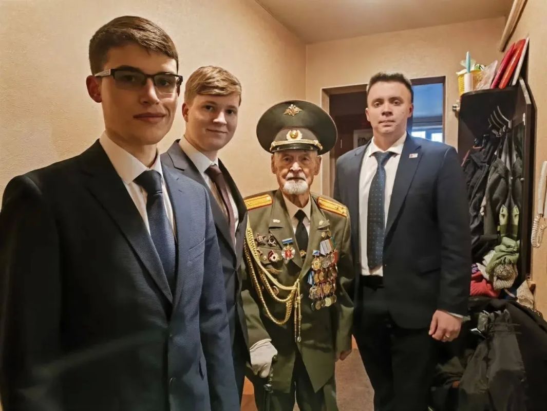 Алексей Орлов: Ровно год назад была сформирована Молодёжная администрация города Екатеринбурга Алексей Орлов: Ровно год назад была сформирована Молодёжная администрация города Екатеринбурга