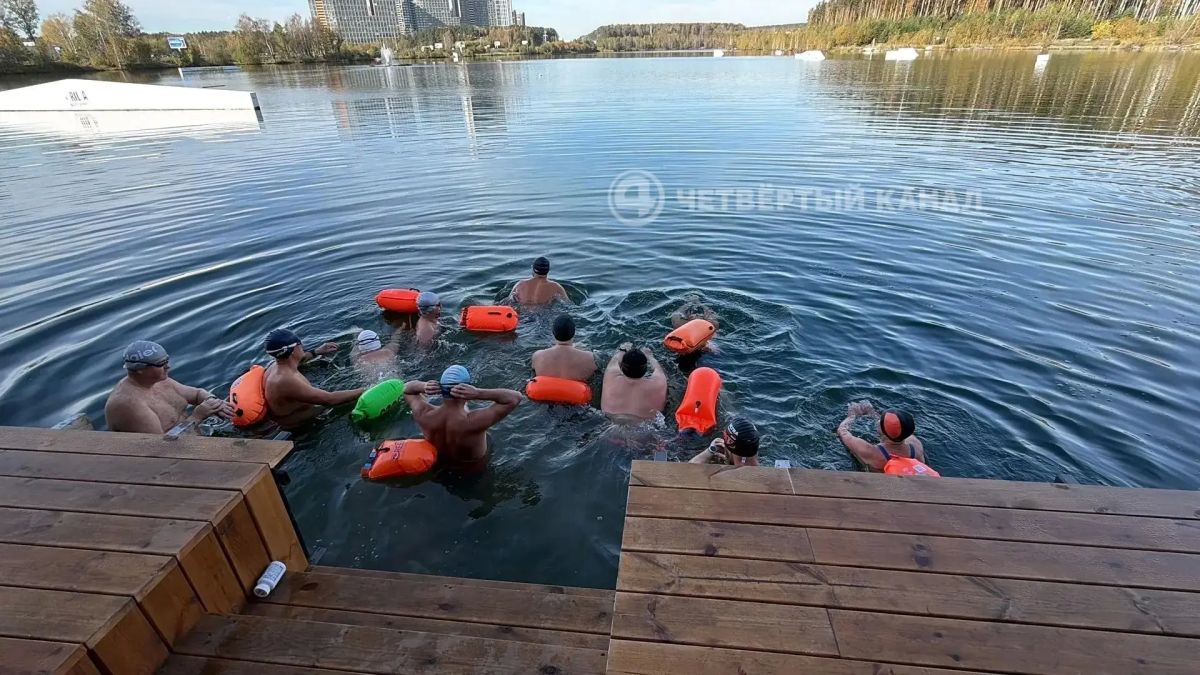 Заплывом в воде температурой +16 градусов открыли сезон уральские моржи Одним «Кроссом нации» спортивная суббота не ограничилась. На карьере Ромада 19 участников из Свердловской области и Тюмени преодолели дистанции до двух... Заплывом в воде температурой +16 градусов открыли сезон уральские моржи Одним «Кроссом нации» спортивная суббота не ограничилась. На карьере Ромада 19 участников из Свердловской области и Тюмени преодолели дистанции до двух...