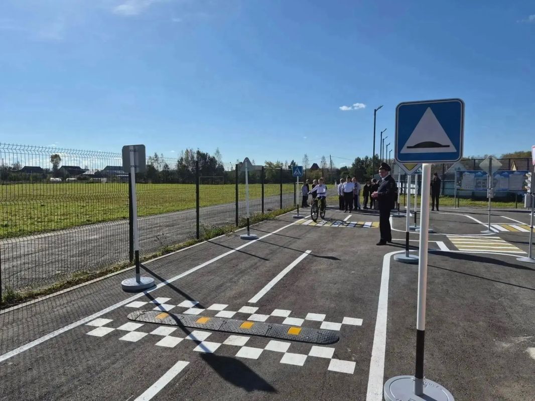 В школе № 2 СлободоТуринского района при поддержке местной администрации открылся современный автогородок В школе № 2 СлободоТуринского района при поддержке местной администрации открылся современный автогородок