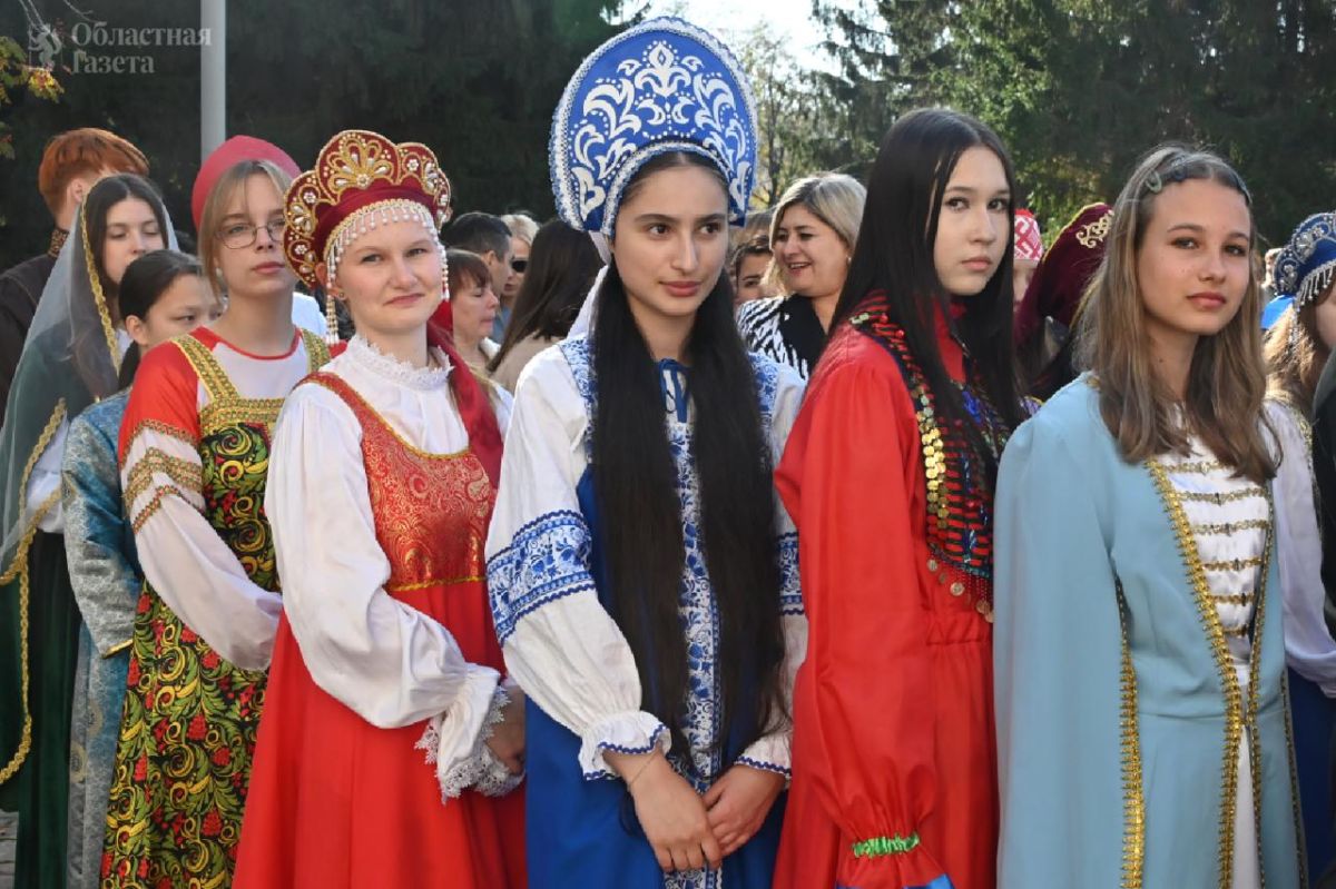 В Екатеринбурге прошел флешмоб ко Дню воссоединения Донецкой Народной Республики, Луганской Народной Республики, Запорожской области и Херсонской области с Россией. В Екатеринбурге прошел флешмоб ко Дню воссоединения Донецкой Народной Республики, Луганской Народной Республики, Запорожской области и Херсонской области с Россией.