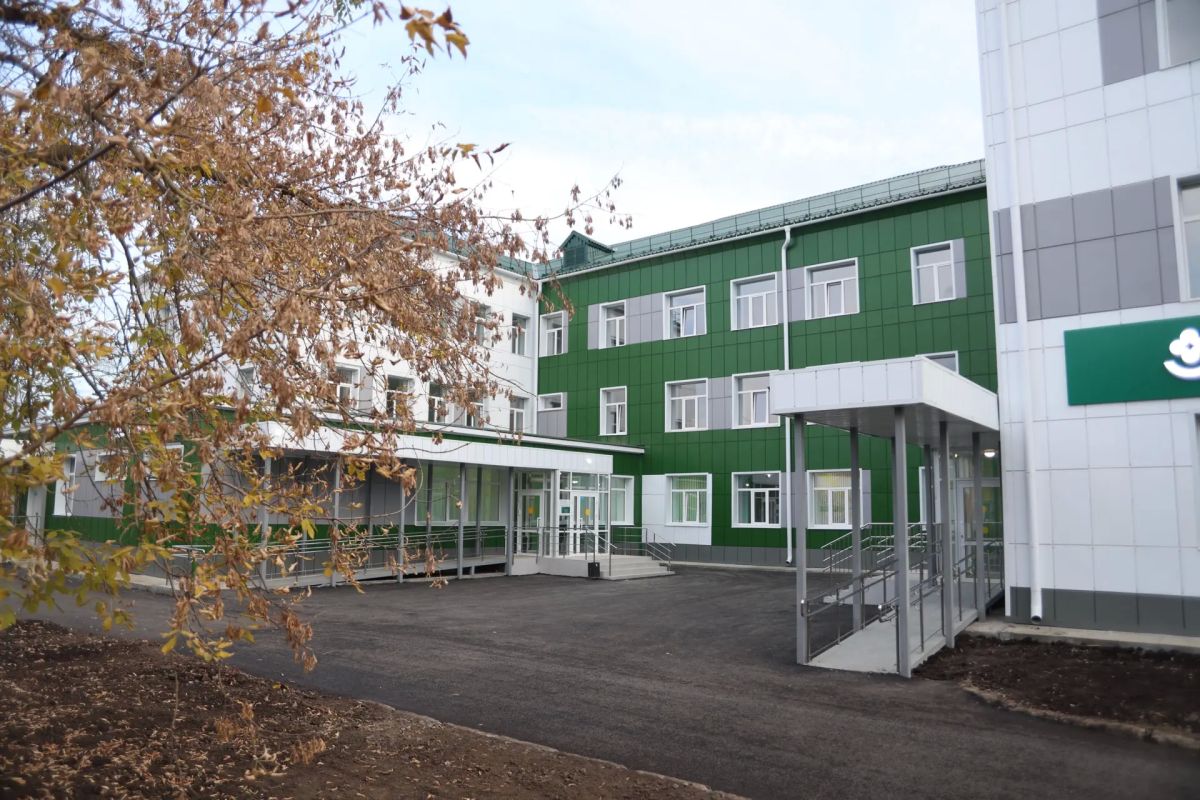 Денис Паслер: В Первоуральске после капитального ремонта открыли поликлиническое отделение городской больницы в микрорайоне Хромпик Денис Паслер: В Первоуральске после капитального ремонта открыли поликлиническое отделение городской больницы в микрорайоне Хромпик