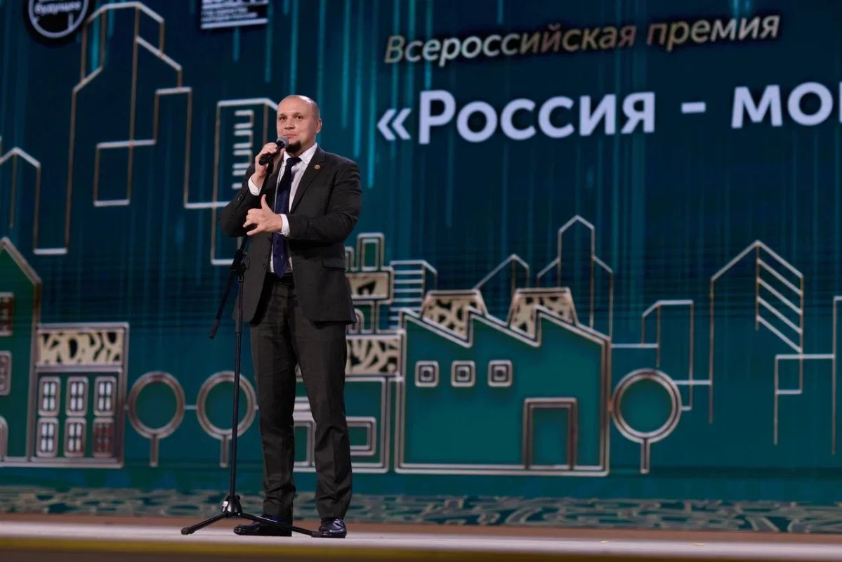 Церемония вручения Всероссийской премии «Россия — мои горизонты» — одного из ключевых событий Единой модели профориентации «Билет в будущее» состоялась 30 сентября в Национальном центре «Россия» Церемония вручения Всероссийской премии «Россия — мои горизонты» — одного из ключевых событий Единой модели профориентации «Билет в будущее» состоялась 30 сентября в Национальном центре «Россия»