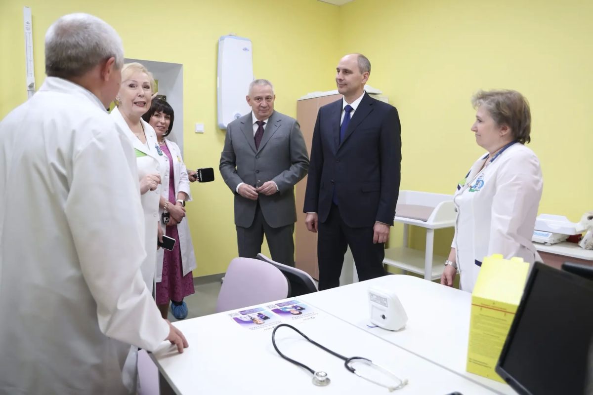 Денис Паслер: В Первоуральске после капитального ремонта открыли поликлиническое отделение городской больницы в микрорайоне Хромпик Денис Паслер: В Первоуральске после капитального ремонта открыли поликлиническое отделение городской больницы в микрорайоне Хромпик