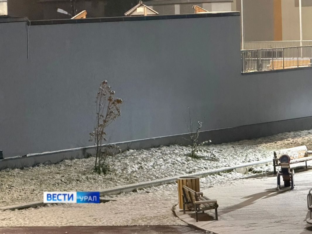 Вот так снежно было этой ночью в Екатеринбурге Вот так снежно было этой ночью в Екатеринбурге
