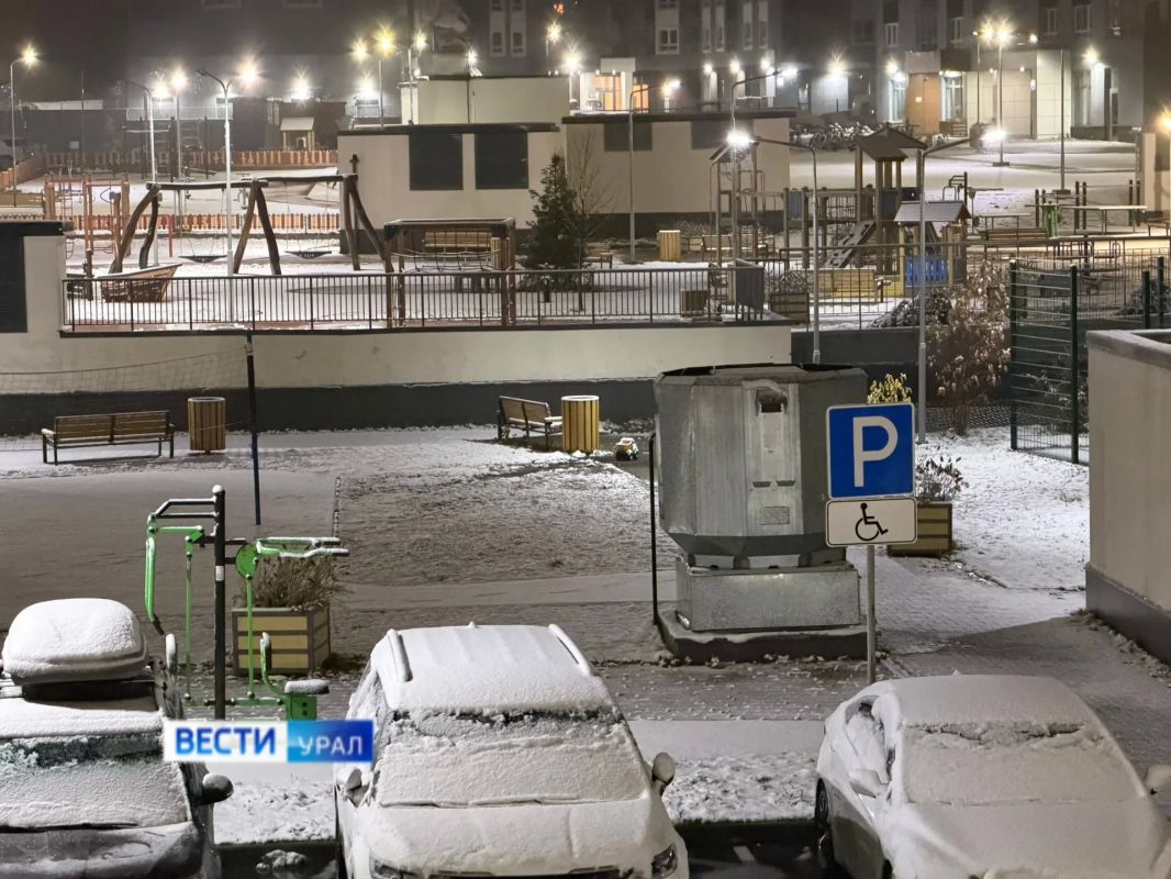 Вот так снежно было этой ночью в Екатеринбурге