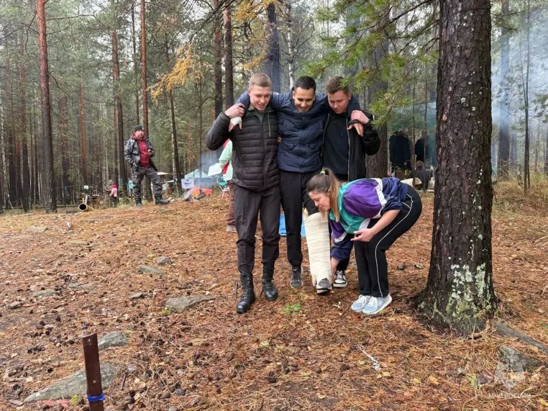 День туриста - 2026. Молодежный совет Главного управления МЧС России по Свердловской области и сотрудники 60 пожарно-спасательного отряда приняли участие в XVII традиционном слете «День туриста - 2026» День туриста - 2026. Молодежный совет Главного управления МЧС России по Свердловской области и сотрудники 60 пожарно-спасательного отряда приняли участие в XVII традиционном слете «День туриста - 2026»