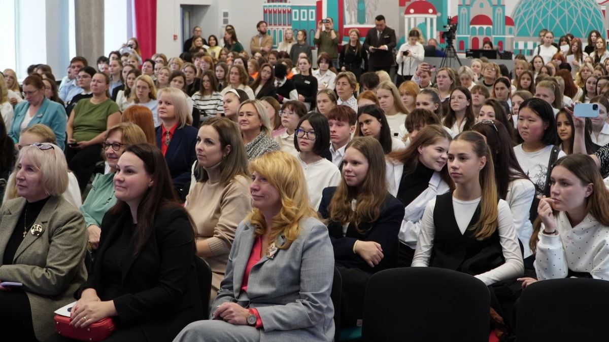 175 школьников приняли участие в открытии психолого-педагогических классов на Среднем Урале