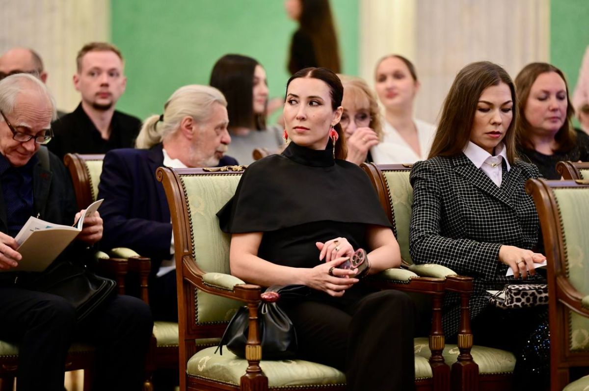 Глава региона Денис Паслер вручил деятелям культуры Среднего Урала премии губернатора Свердловской области за выдающиеся достижения в области литературы и искусства, присужденные по итогам 2025 года Глава региона Денис Паслер вручил деятелям культуры Среднего Урала премии губернатора Свердловской области за выдающиеся достижения в области литературы и искусства, присужденные по итогам 2025 года