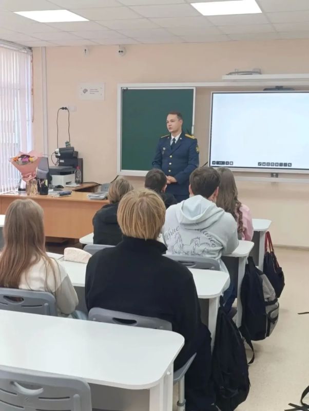 Сотрудники ИК-46 и СИЗО-4 провели профориентационные встречи со школьниками Сотрудники ИК-46 и СИЗО-4 провели профориентационные встречи со школьниками