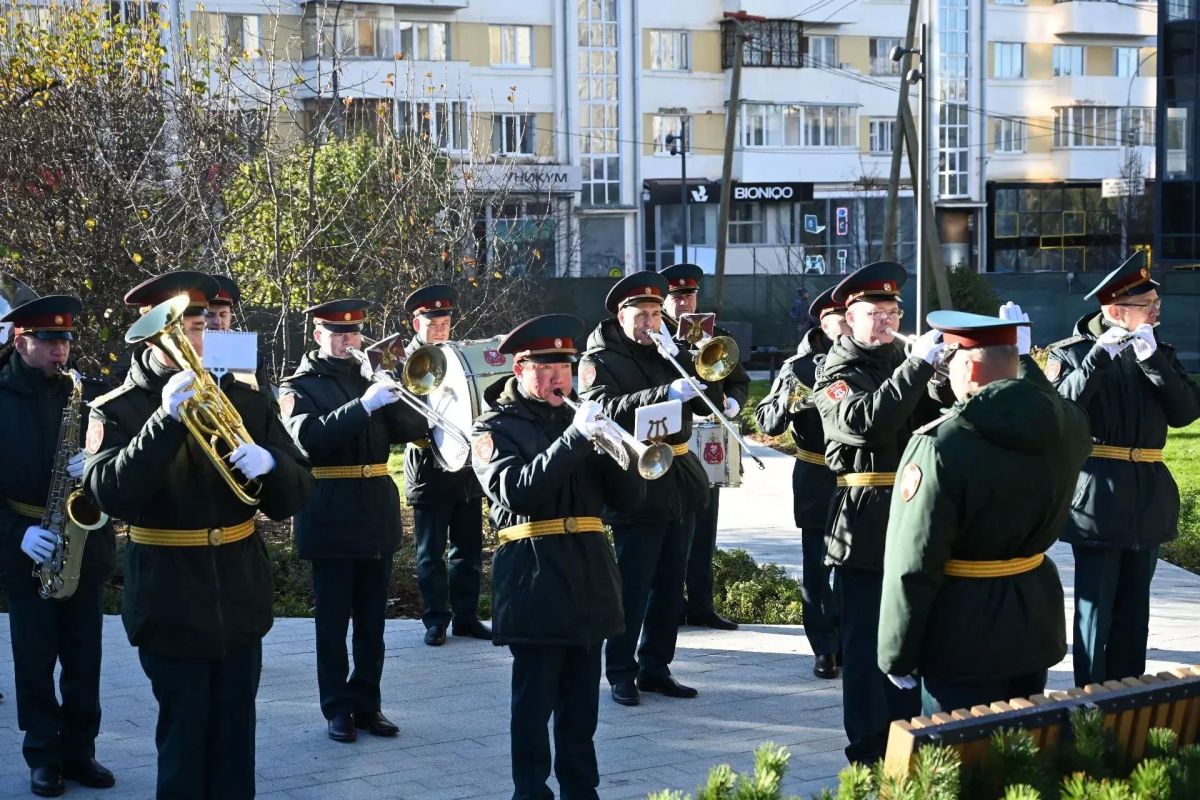 Памятник начальнику военной контрразведки генерал-лейтенанту Ивану Устинову открыли в Екатеринбурге Памятник начальнику военной контрразведки генерал-лейтенанту Ивану Устинову открыли в Екатеринбурге