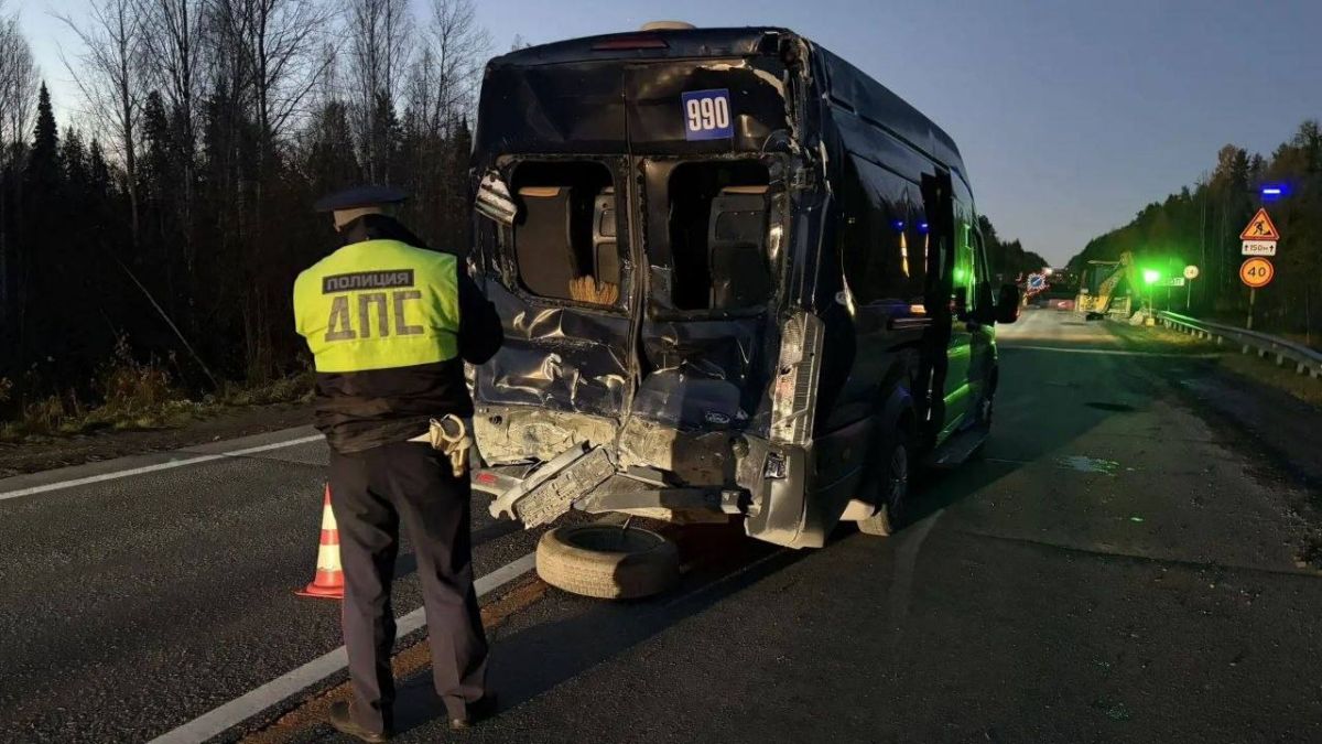 Пять пассажиров пострадали при столкновении двух автобусов на Серовском тракте