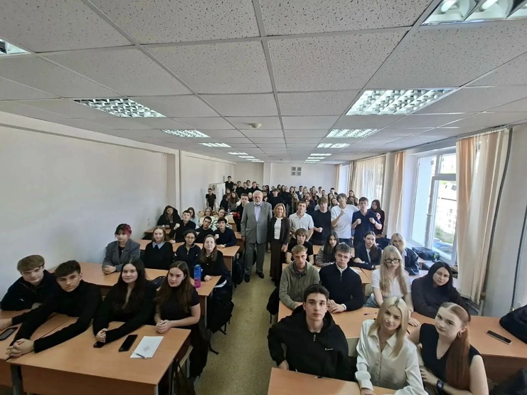 Председатель региональной общественной организации «Союз ветеранов следствия» Свердловской области Е.М. Агафонов провёл встречу со студентами УрГЮУ имени В.Ф. Яковлева Председатель региональной общественной организации «Союз ветеранов следствия» Свердловской области Е.М. Агафонов провёл встречу со студентами УрГЮУ имени В.Ф. Яковлева