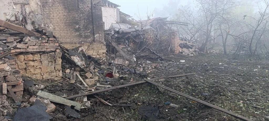 После массированной атаки БПЛА в Лисичанске погибли 15-летний подросток и 23-летний парень После массированной атаки БПЛА в Лисичанске погибли 15-летний подросток и 23-летний парень