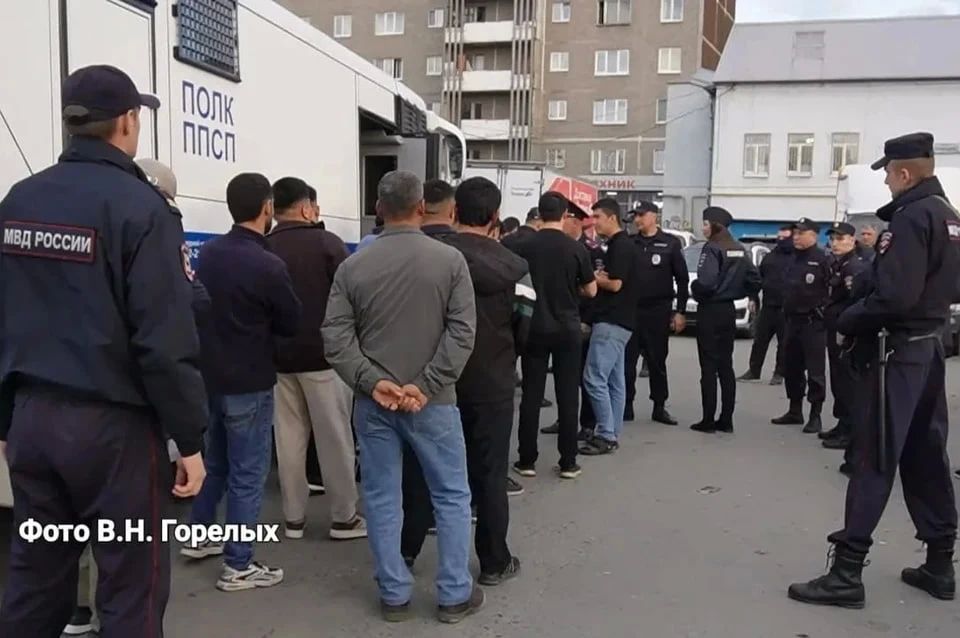 В Свердловской области полиция за 10 дней выявила 987 нарушений в сфере миграции