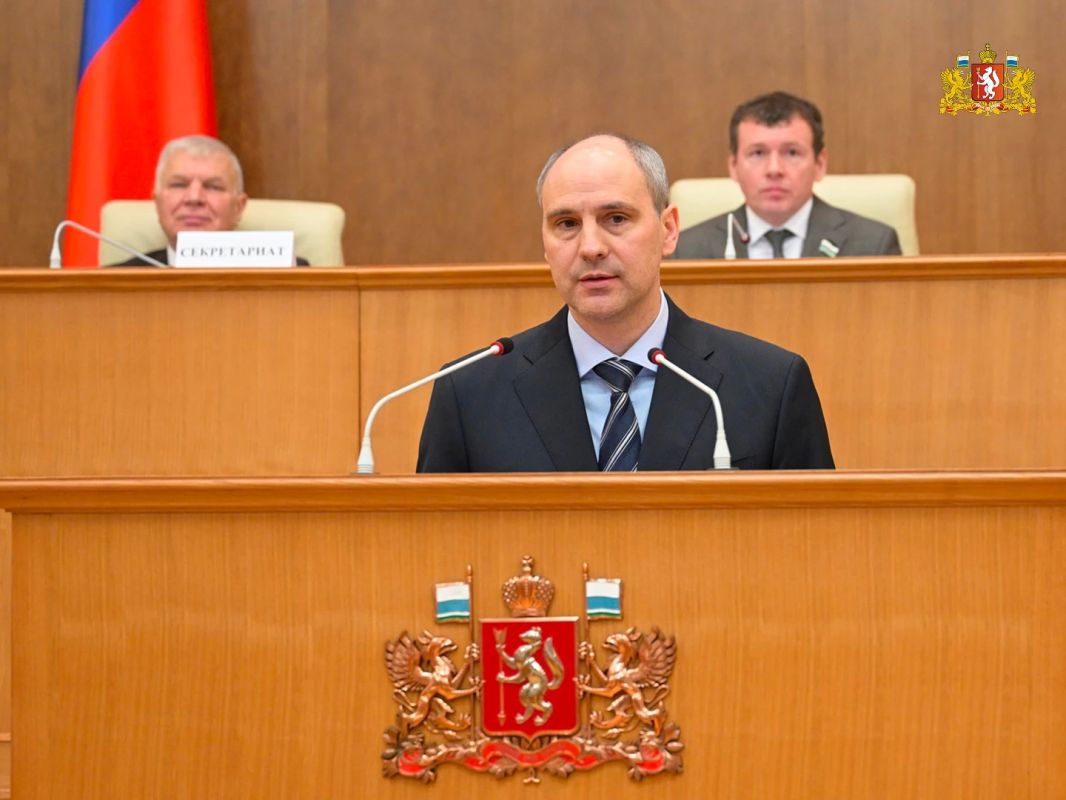 Денис Паслер поздравил Дмитрия Жукова с назначением председателем Заксобрания Свердловской области Денис Паслер поздравил Дмитрия Жукова с назначением председателем Заксобрания Свердловской области