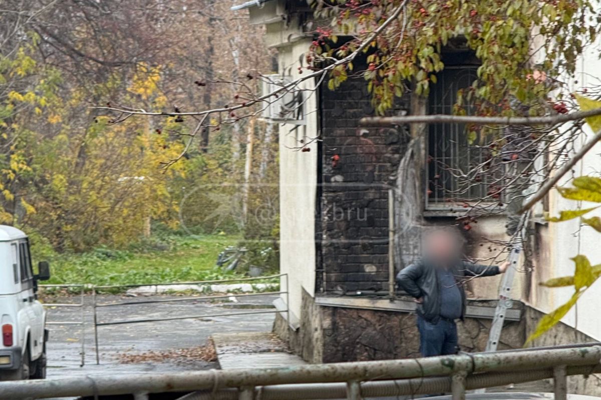 Полицейским пришлось открыть огонь по подростку, который поджег отделение полиции