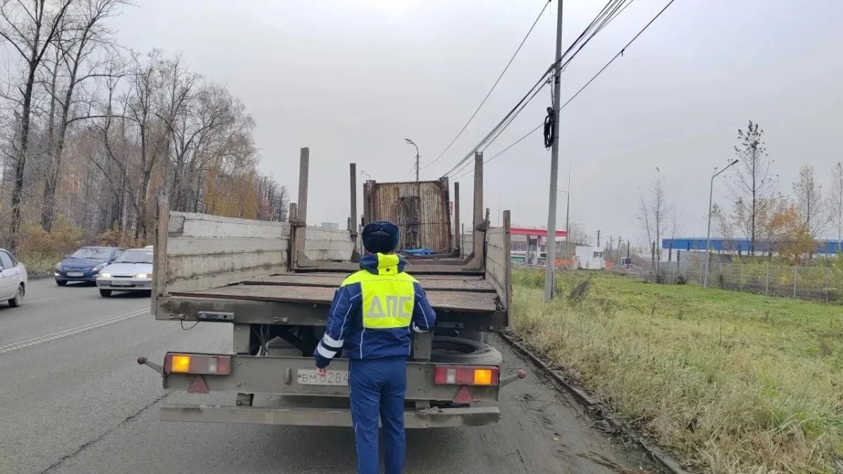Пассажирский автобус и грузовик столкнулись в Березовском Пассажирский автобус и грузовик столкнулись в Березовском
