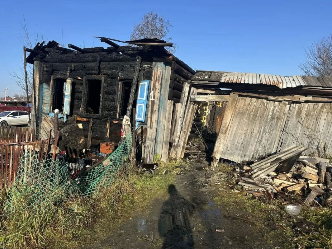 Подросток сгорел, спасая бабушку и собаку в Свердловской области