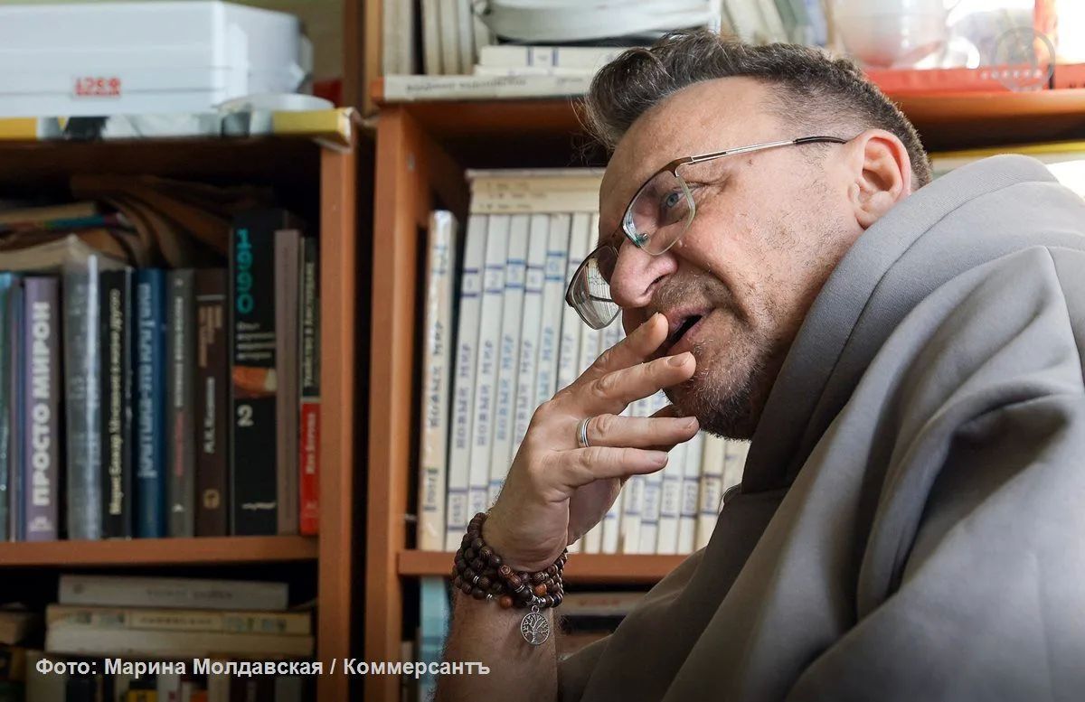 «Сейчас время новелл, коротких историй»
