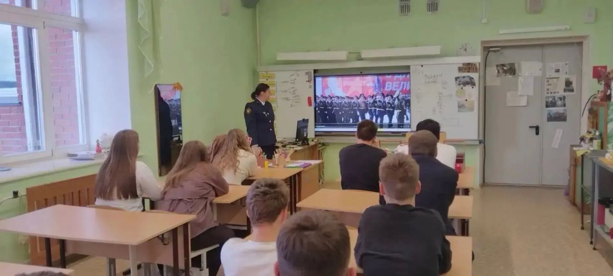 Сотрудники СИЗО-6 рассказали о службе в УИС на ярмарке вакансий и в школе Сотрудники СИЗО-6 рассказали о службе в УИС на ярмарке вакансий и в школе