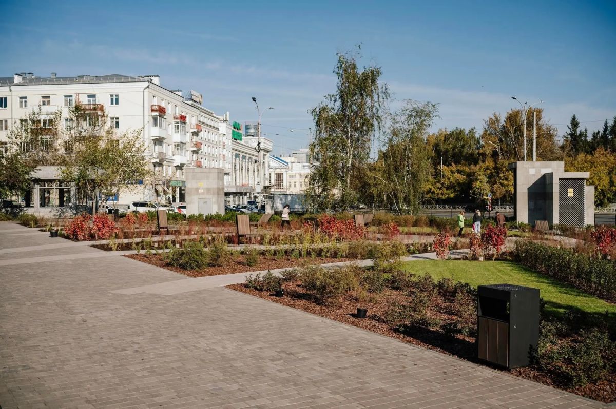 Благоустройство сквера возле Уральского государственного экономического университета завершилось в Екатеринбурге Благоустройство сквера возле Уральского государственного экономического университета завершилось в Екатеринбурге