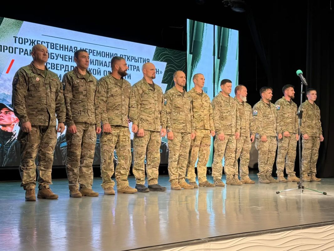 В культурно-образовательном центре Уральского государственного педагогического университета 16 октября прошла торжественная церемония открытия учебных программ филиала Центра развития военно-спортивной подготовки и... В культурно-образовательном центре Уральского государственного педагогического университета 16 октября прошла торжественная церемония открытия учебных программ филиала Центра развития военно-спортивной подготовки и...