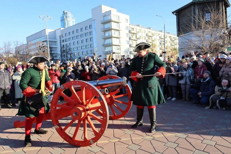 Екатеринбург отметил 350-летие де Геннина пушечным залпом