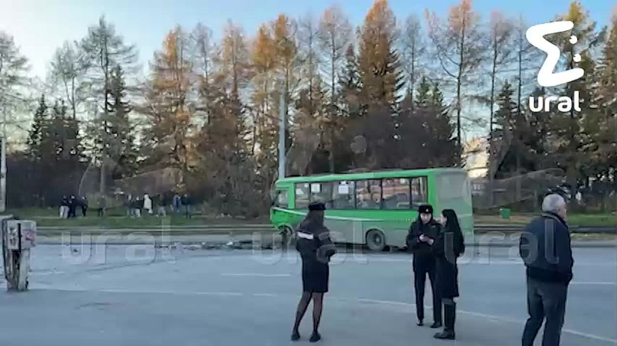 Выбитые зубы, переломы рук и сломанный позвоночник — последствия аварии для пассажиров 98-го автобуса