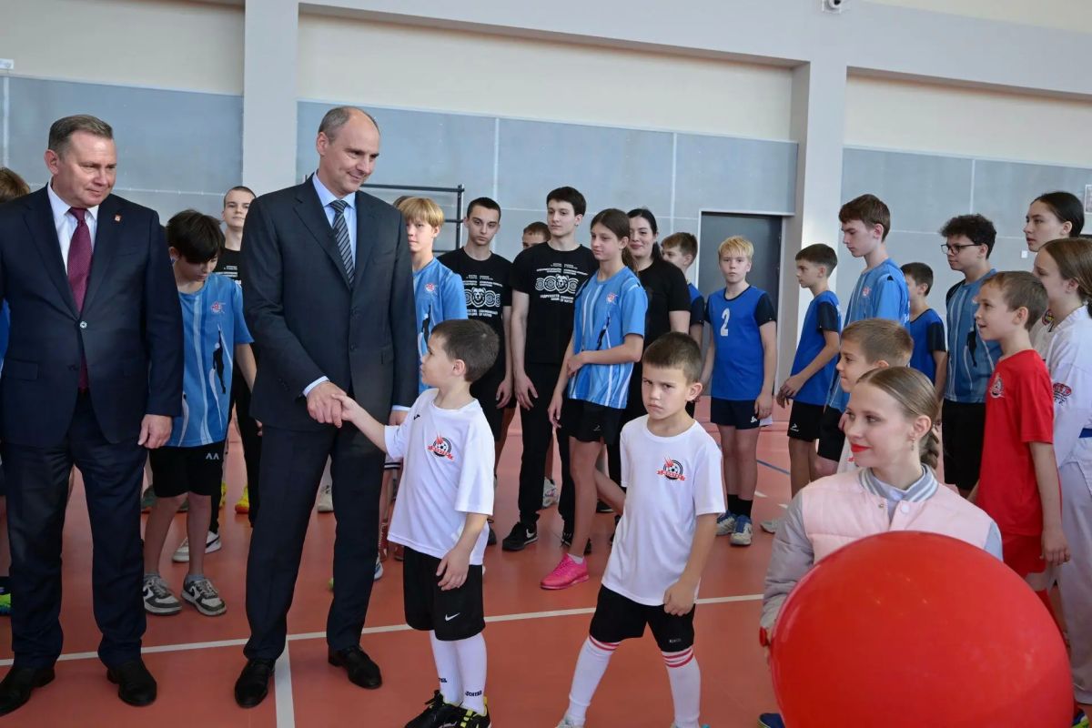 Денис Паслер открыл спортивно-оздоровительный комплекс «Выйский» в Нижнем Тагиле Денис Паслер открыл спортивно-оздоровительный комплекс «Выйский» в Нижнем Тагиле