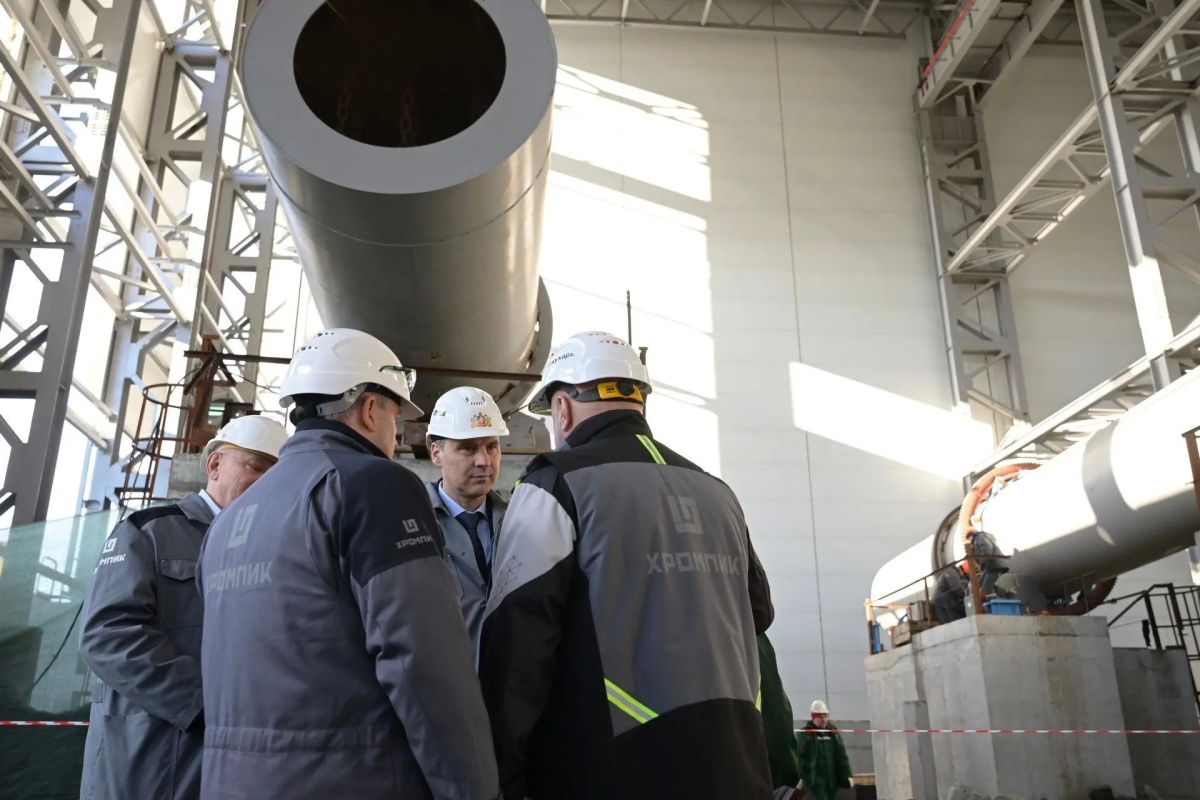 Губернатор Свердловской области Денис Паслер 24 октября принял участие в предварительном запуске оборудования нового цеха по производству хромового ангидрида на предприятии «Хромпик» в Первоуральске Губернатор Свердловской области Денис Паслер 24 октября принял участие в предварительном запуске оборудования нового цеха по производству хромового ангидрида на предприятии «Хромпик» в Первоуральске