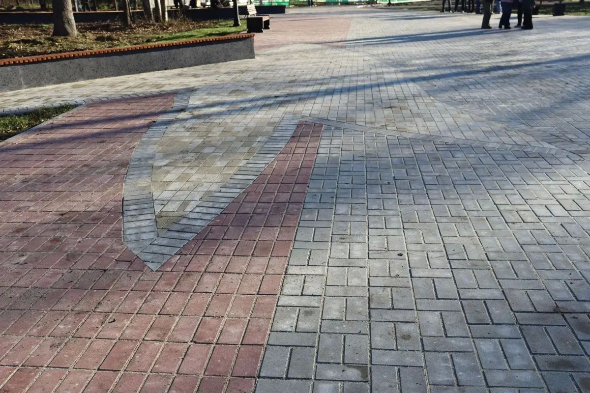 В Верхней Салде успешно завершена первая очередь благоустройства Сквера Труда и Победы В Верхней Салде успешно завершена первая очередь благоустройства Сквера Труда и Победы