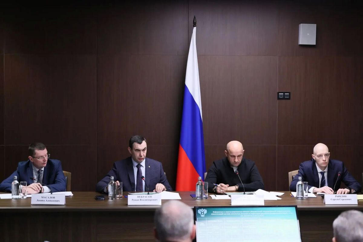 Артём Жога: Провел Совет полпреда Уральского федерального округа с участием губернаторов Артём Жога: Провел Совет полпреда Уральского федерального округа с участием губернаторов