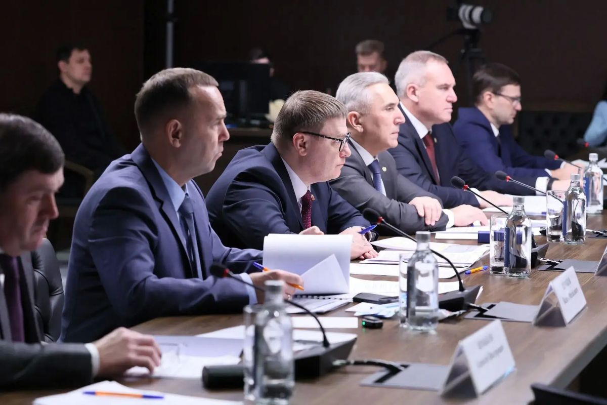 Артём Жога: Провел Совет полпреда Уральского федерального округа с участием губернаторов Артём Жога: Провел Совет полпреда Уральского федерального округа с участием губернаторов