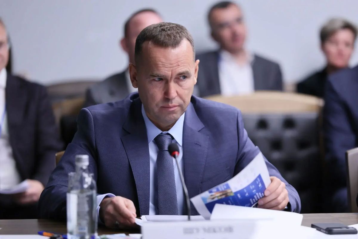 Артём Жога: Провел Совет полпреда Уральского федерального округа с участием губернаторов Артём Жога: Провел Совет полпреда Уральского федерального округа с участием губернаторов