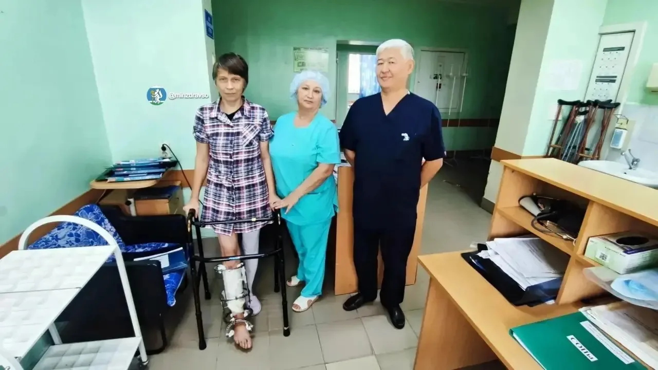 Уральские врачи спасли ногу женщине, которая попала под мотоблок